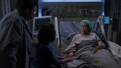 How's everybody doing? - Chicago Med