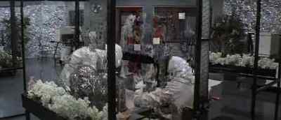 How's it going?
- We'll be ready in a minute. - The Swarm