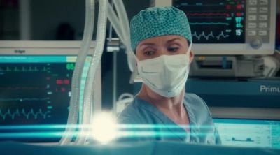 How's he lookin', Roxy? - Saving Hope
