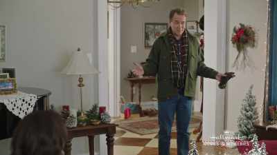 - How's our lumberjack?
- I have an apprentice. - Last Vermont Christmas
