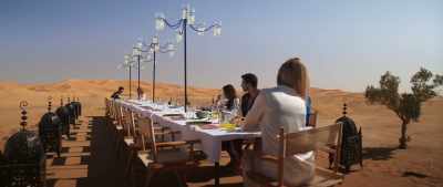 Hoy hay un picnic. Deberíamos ir. - The Forgiven