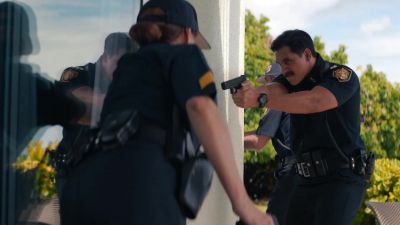 HPD! Hands where I can see 'em. - NCIS: Hawai'i