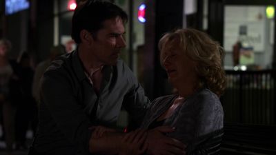 ♪Ht 'em up,
light 'em up ♪ - Criminal Minds