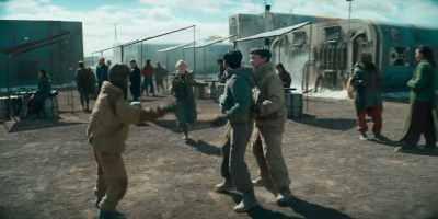 - Hugo's here!
- Hugo's here! Hugo's here, come on. - Foundation