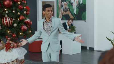 Huh? Did Rachel do me
a solid or what? - Well Suited For Christmas