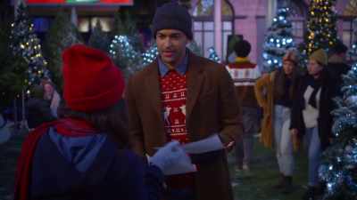 - Huh. It's okay.
- I think it's cute. - The Dog Days of Christmas