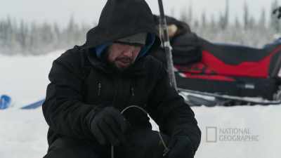 Huh, this one seems tight. - Life Below Zero: First Alaskans