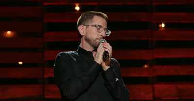 [humming tune] - Neal Brennan: 3 Mics