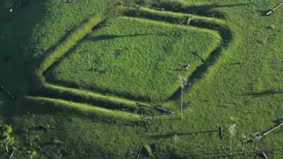 HUNDREDS OF HUGE GEOMETRIC
PATTERNS NEVER SEEN BEFORE, - Lost Cities of the Amazon
