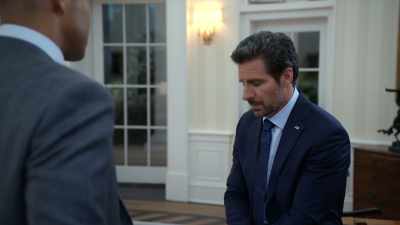Hunter: [Chuckles] Not in the
bed where she was murdered. - Tyler Perry's The Oval