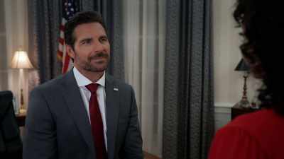 Hunter: Misdirection.
Protecting him. - Tyler Perry's The Oval
