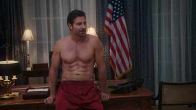 HUNTER: NO, NO, NO.
ONLY GOT EYES FOR ME. - Tyler Perry's The Oval