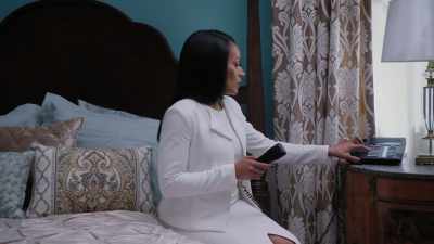 HUNTER: NO. NO.
[SIGH] - Tyler Perry's The Oval