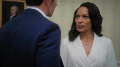 HUNTER: [SNICKERS]
DO YOU THINK I'’M YOURS? - Tyler Perry's The Oval