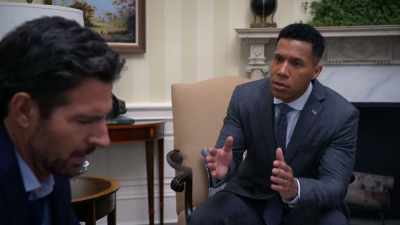 Hunter: Um, because her, uh,
her head fell off her body. - Tyler Perry's The Oval