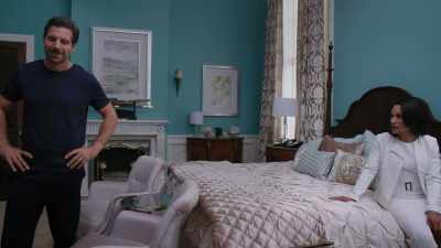 HUNTER: WHY WOULD I DO THAT?
I HATE YOU, BITCH. - Tyler Perry's The Oval