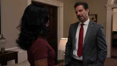 Hunter: Yeah? What are you
thinking right now, dear? - Tyler Perry's The Oval
