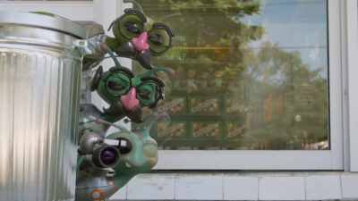 [hurried rambling] - Alien TV