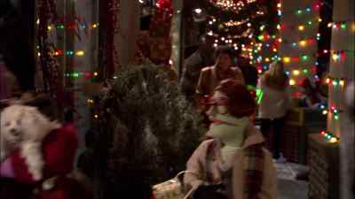 - Hurry, Gladys.
- I'm coming. - It's a Very Merry Muppet Christmas Movie