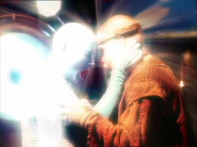 Hurry John!
This is ripping us apart. - Farscape