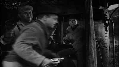Hurry up, boys. Get in there. - White Heat