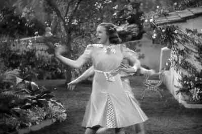Hurry up, everybody.
We'll be late. - Mad About Music