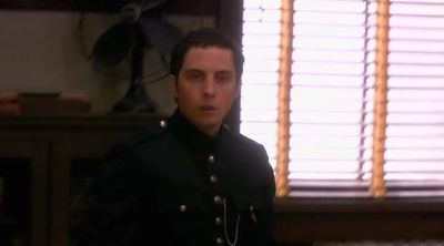 Hurry up, lads!
Speck out. - Murdoch Mysteries