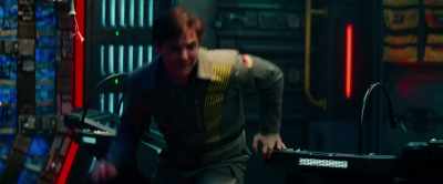 Hurry up, move!
我们要赶快过去 - The Cloverfield Paradox