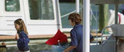 - Hurry. We got to be fast.
- Just keep it quiet, okay? - Bernie the Dolphin 2