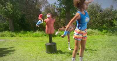 - Hyah!
- ♪ Gotta keep my cool ♪ - Woody Woodpecker Goes to Camp