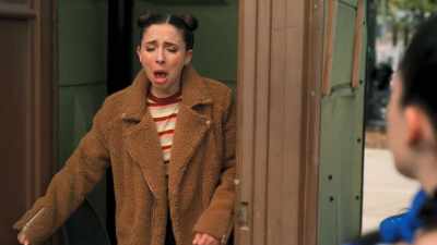‐ [hyperventilating]
I'm having a pan‐‐ a panic attack. - Dollface
