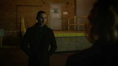 - I had a kid.
The Feds turned him. - Good Girls