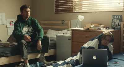 - I actually slept
in this girl's room. - Shithouse