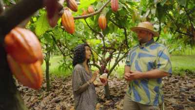I actually think that
this fruit tastes - What Am I Eating? With Zooey Deschanel