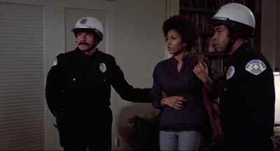 I advise you to let the lady go. - Scream Blacula Scream