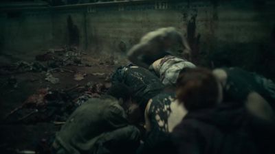 -[all snarling and screeching]
-[Cummings screaming] - Army of the Dead