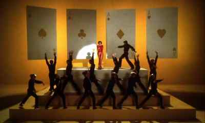 ♪ I am feeling aces high - New York, New York