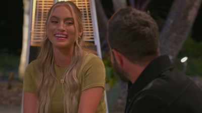 - I am.
- I've been with girls with your age, - Twin Love