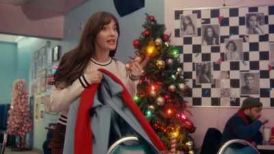 I am late
for a prior engagement, - A '90s Christmas