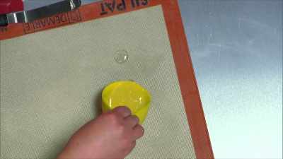 I am making with this isomalt - Halloween Cookie Challenge