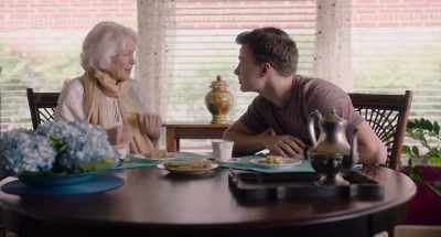 - I am not!
- Just like this. "Mm-mm-mm." - Queen Bees