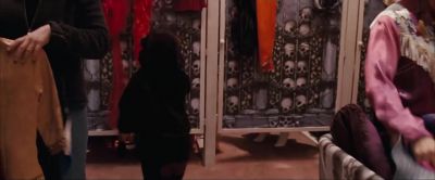 I am not wearing this It's too small - Trick 'r Treat