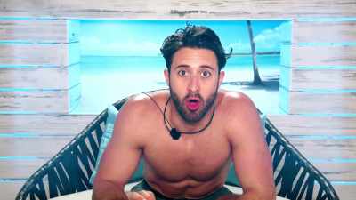 I am on operation right
now, Olivia is the target. - Love Island