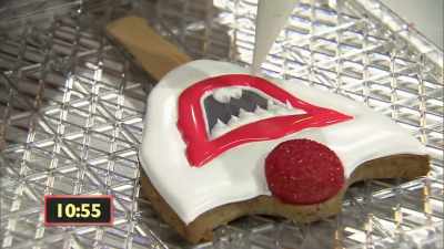 I am piping my
pointy clown teeth. - Halloween Cookie Challenge