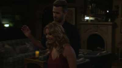 - I am sorry tonight was so weird.
- Why would you say it's weird? - Fuller House