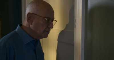 I am taking a dump! - The Kominsky Method