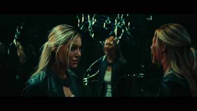 - I am you. (glass cracking) - Woman in the Maze