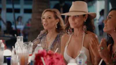 I apologize for my bad
delivery, bad behavior. Sorry. - The Real Housewives Ultimate Girls Trip