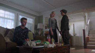 I appreciate you escorting me home,
but I'm in for the night, - Riverdale