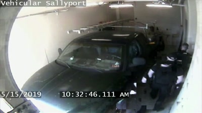 I ask if we can drop the tailgate
on the truck. - Killers: Caught on Camera